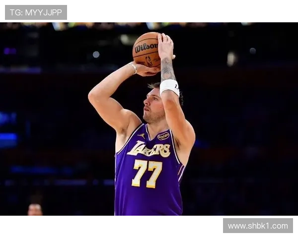 东契奇22+5+11砍全能数据残阵老鹰七人上双终结湖人五连胜